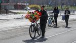 Deretan Makam Warga Sipil Ukraina di Pinggir Jalan Kota Mariupol