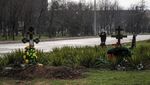Deretan Makam Warga Sipil Ukraina di Pinggir Jalan Kota Mariupol