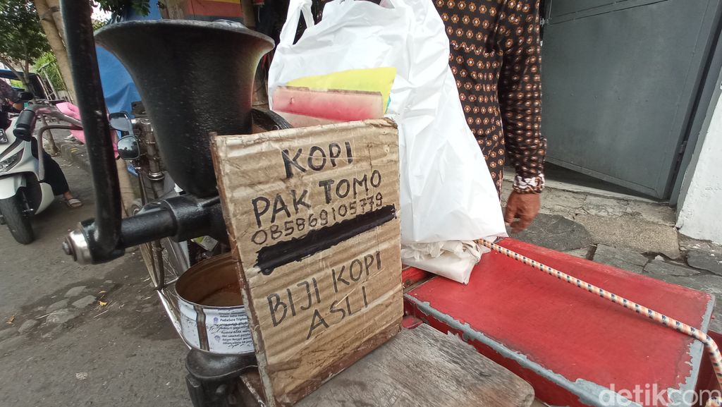 Penggiling kopi keliling  di Semarangs