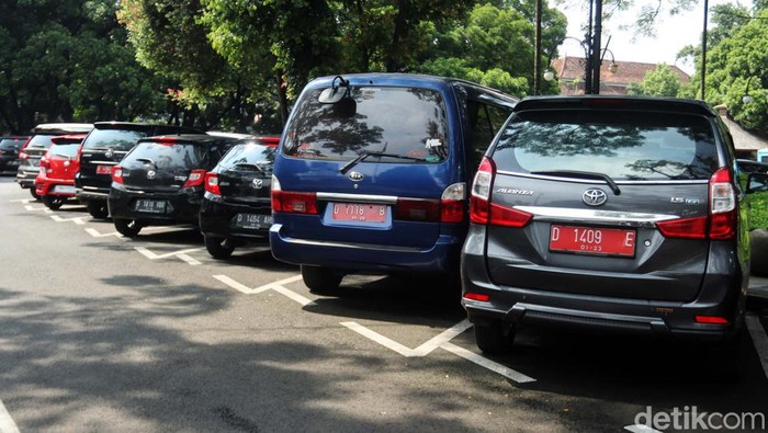 Mobil dinas Pemkot Bandung dilarang digunakan untuk mudik Lebaran 2022. Hal itu disampaikan Plt Wali Kota Bandung Yana Mulyana.