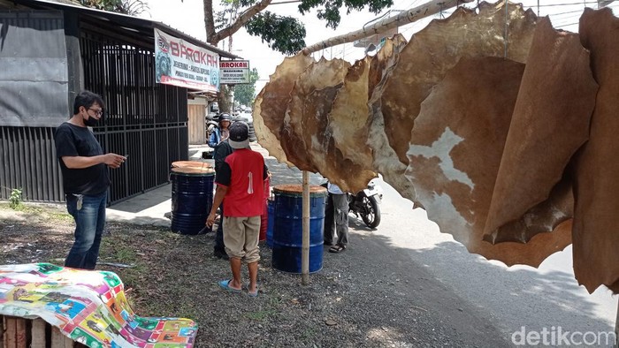 Penjual bedug di Tasikmalaya.