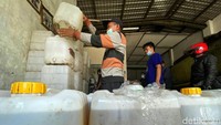 Bulan puasa ternyata belum juga banyak berpengaruh terhadap harga minyak goreng yang dijual di seluruh pasar Indonesia.