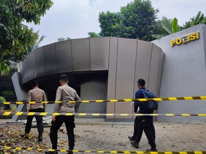 Puslabfor Bawa Sampel Kaca-Kabel dari Pos Polisi Pejompongan yang Dibakar