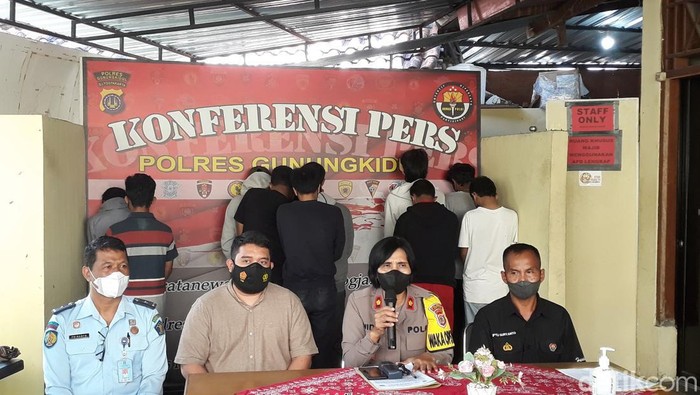 Polres Gunungkidul mengamankan sejumlah pemuda dan anak-anak yang diduga hendak melakukan tawur sarung, Selasa (12/4/2022).