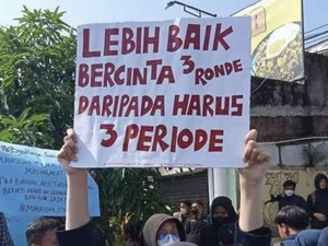 Viral Mahasiswi Bawa Poster Bernada Seksis di Demo 11 April, Jadi Kontroversi