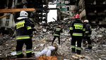 Evakuasi Korban Perang di Reruntuhan Bangunan Borodyanka, Ukraina