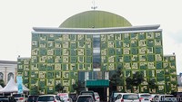 Masjid ini dirancang oleh arsitek  Ridwan Kamil sebelum menjabat sebagai Gubernur Jawa Barat.