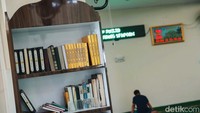 Kini masjid ini jadi tujuan warga untuk beribadah.