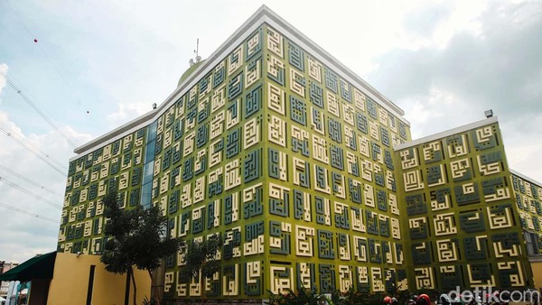 Potret Kemegahan Masjid Asmaul Husna di Gading Serpong