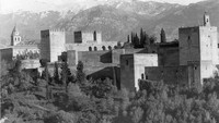 Penampakan kompleks Istana Alhambra yang membentang di atas puncak bukit di atas kota Granada, Spanyol, saat dipotret pada tahun 1978. (AP Photo/Horst Faas).