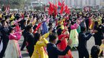 Rayakan 10 Tahun Kim Jong-Un Berkuasa, Muda-mudi Korut Asyik Berdansa