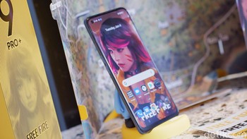 Ponsel ini memiliki refresh layar 90Hz dan touch sampling 360Hz, serta layar Super AMOLED sehingga mendukung pengenalan sidik jari dalam layar. Menariknya sensor sidik jari ini dapat digunakan untuk pengukuran detak jantung. Foto: Adi Fida Rahman/detikINET