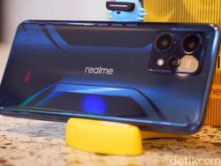 Wujud Realme 9 Pro+ Free Fire, Booyah!