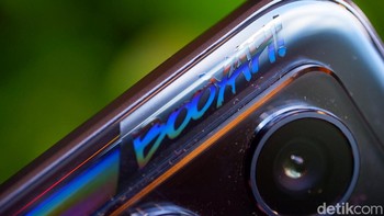 Di samping kamera ada tulisan Booyah. Foto: Adi Fida Rahman/detikINET