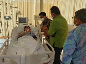 Ade Armando Masih Mengalami Masalah Pendarahan Otak dan Kandung Kemih
