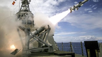 Harpoon dapat terbang di atas air untuk menghindari serangan dari lawan ketika menyasar targetnya. Foto: US Navy