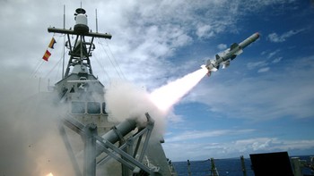 Jarak jangkauannya maksimal sekitar 139 kilometer dari kapal dan 220 kilometer dari udara. Bisa berbeda tergantung modelnya. Foto: US Navy