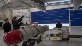 Mudah dipindah-pindahkan dan fleksibel pengoperasiannya, Harpoon dinilai bisa menjadi senjata yang ideal bagi Ukraina. Foto: US Navy