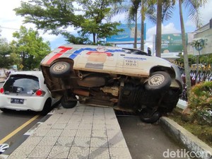 Mobil Ekspedisi Terguling, Warga Ciamis: Terdengar Suara Ledakan
