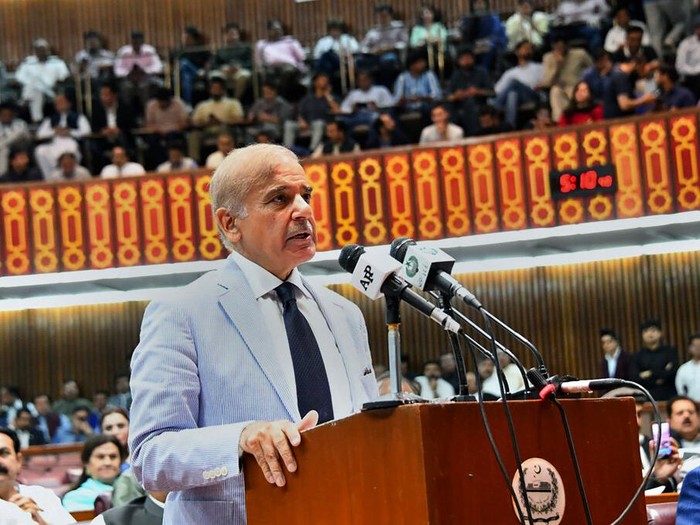 Shehbaz Sharif terpilih sebagai Perdana Menteri Pakistan usai Imran Khan dilengserkan lewat mosi tidak percaya. Sharif terpilih dengan 174 suara di parlemen.