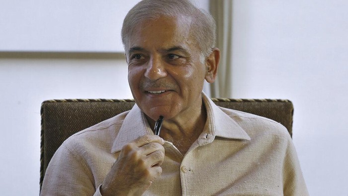 Sosok Shehbaz Sharif, PM Pakistan Pengganti Imran Khan Shehbaz Sharif terpilih sebagai Perdana Menteri Pakistan usai Imran Khan dilengserkan lewat mosi tidak percaya. Sharif terpilih dengan 174 suara di parlemen.