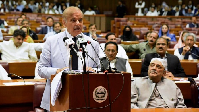 Sosok Shehbaz Sharif, PM Pakistan Pengganti Imran Khan Shehbaz Sharif terpilih sebagai Perdana Menteri Pakistan usai Imran Khan dilengserkan lewat mosi tidak percaya. Sharif terpilih dengan 174 suara di parlemen.