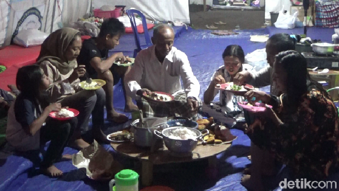 Suasana Ramadan di pengungsi Gunung Semeru