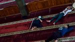 Istirahat Sejenak di Masjid untuk Isi Tenaga Saat Puasa