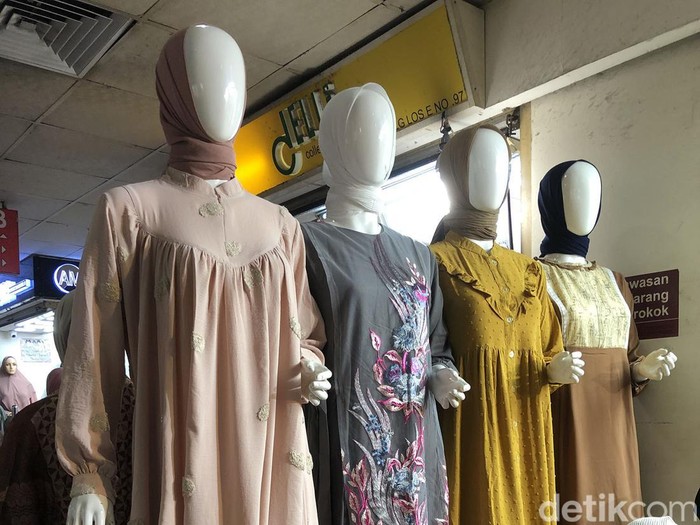 Koleksi gamis dan tunik. Koleksi gamis dan tunik.