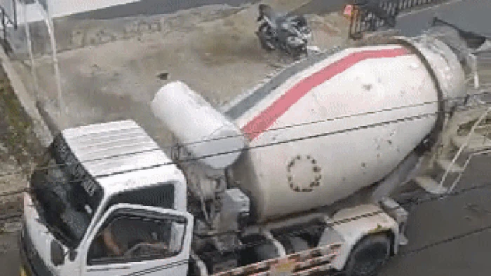Truk Mundur di Dago Giri Lembang