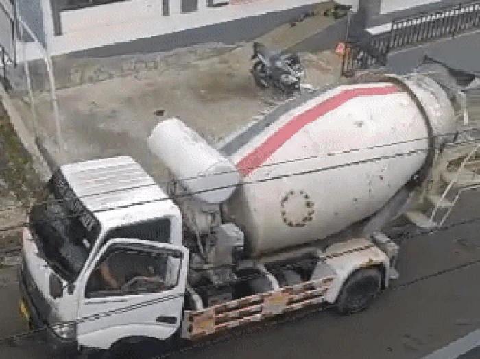 Truk Mundur di Dago Giri Lembang