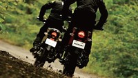 Buritan belakang dari V-Strom SX. Oiya, sama seperti Gixxer SF 250, motor ini juga didukung teknologi pendinginan Suzuki Oil Cooling System (SOCS) yang diklaim memberikan impresi performa dan durabilitas yang tinggi. Foto: Suzuki