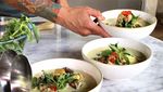 10 Potret Keren Dapur Chef Juna, Termasuk Koleksi Pisau dan Isi Kulkasnya!