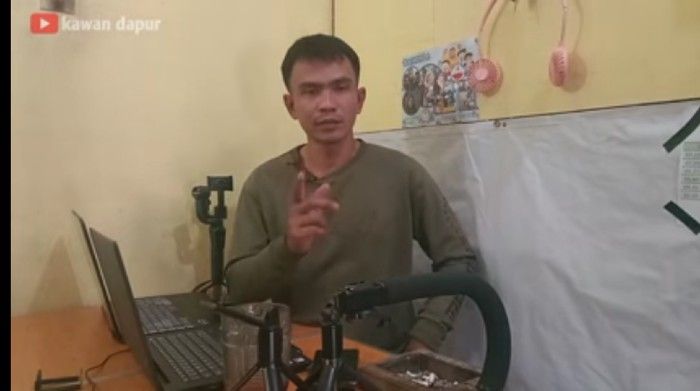 5 Kisah Tukang Gorengan, Gantengnya Bikin Salfok hingga Nabung Rp 167 Juta di Ember!