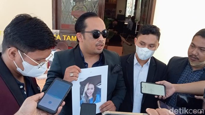 8 Warga di Makassar mengaku jadi korban arisan bodong. Mereka lantas melapor ke polisi (detikSulsel/Muh Ishak AGus)
