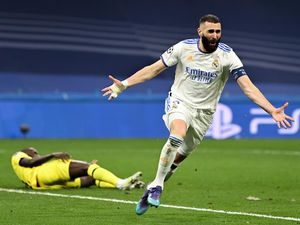 Karim Benzema Momok Chelsea