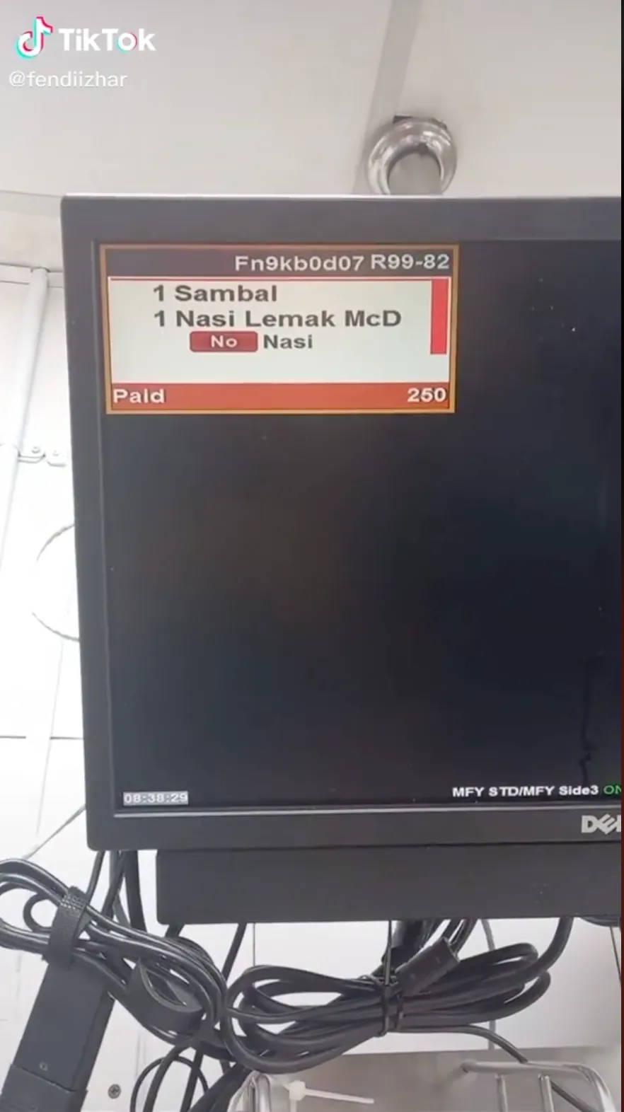 Bikin Pusing, Pembeli Ini Pesan Nasi Lemak Tanpa Nasi!