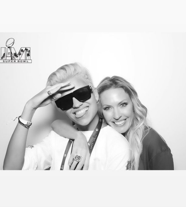 “Aku tidak berpikir bahwa aku adalah orang yang seksual. Sekarang aku seperti tidak bisa meninggalkan ‘tempat tidur’ dalam tiga hari ke depan. Aku tidak pernah berpikir jadi orang seperti itu. Aku berusia 44 tahun, dan aku seperti anak laki-laki berusia 15 tahun,” akunya. Foto: dok. Instagram