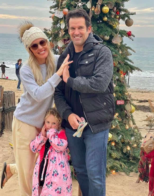 Ibu lima anak itu pun mengatakan bahwa dia tidak berencana untuk bercerai dari suaminya. Dia bersama keluarganya tinggal di Newport Beach. Sementara dia punya kehidupan lain bersama Victoria di apartemen di New York. Foto: dok. Instagram