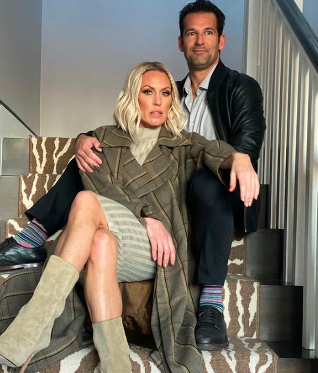 Braunwyn telah bersuami. Pernikahannya dengan Sean Burke bahkan sudah terjalin selama 22 tahun. Foto: dok. Instagram