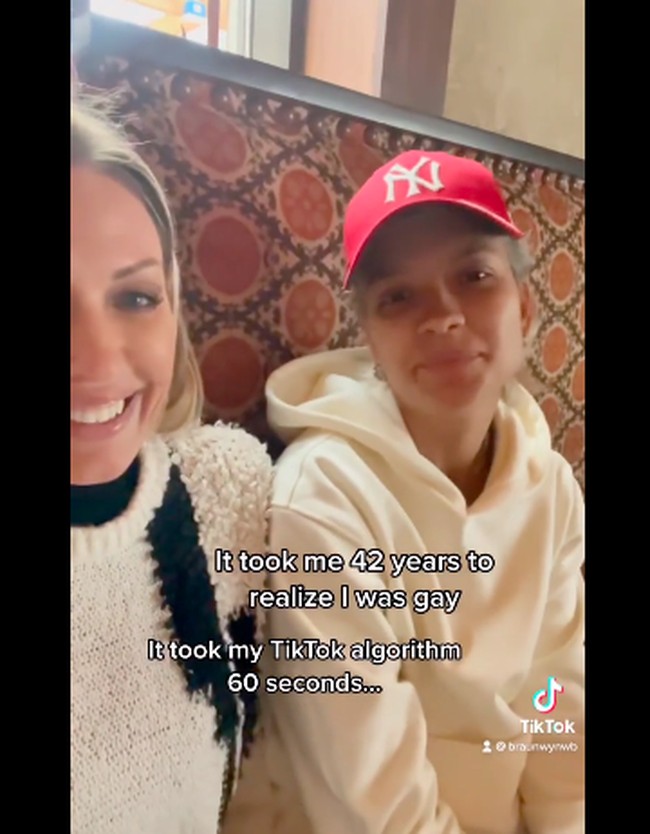 Kami bisa berhubungan seks 10 kali sehari. Itu tidak normal,” ucap sosialita itu. Foto: dok. Instagram