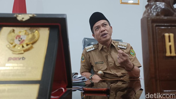 Bupati Bandung Dadang Supriatna
