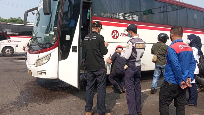 Bus Angkutan Mudik di Terminal Bekasi Dicek Kelaikan