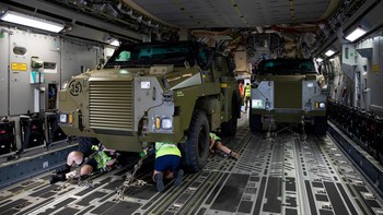 Bushmaster kita yang didesain dan dibuat di Australia telah dikenal di seluruh dunia dari kegunaannya di zona perang dan akan membantu meningkatkan pertahanan Ukraina melawan kekerasan ilegal Rusia, klaim PM Australia. Foto: Australian Defence Force