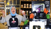 Di dapur ini, Tasyi Athasyia sering membuat tutorial memasak. Ia juga beberapa kali membagikan giveaway berupa peralatan dapur. Foto: Instagram @tasyiathasyia