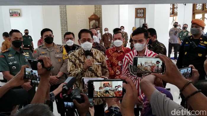 Dirut PT KAI Didiek Hartantyo dan Wali Kota Solo Gibran Rakabuming Raka, Rabu (13/4/2022).