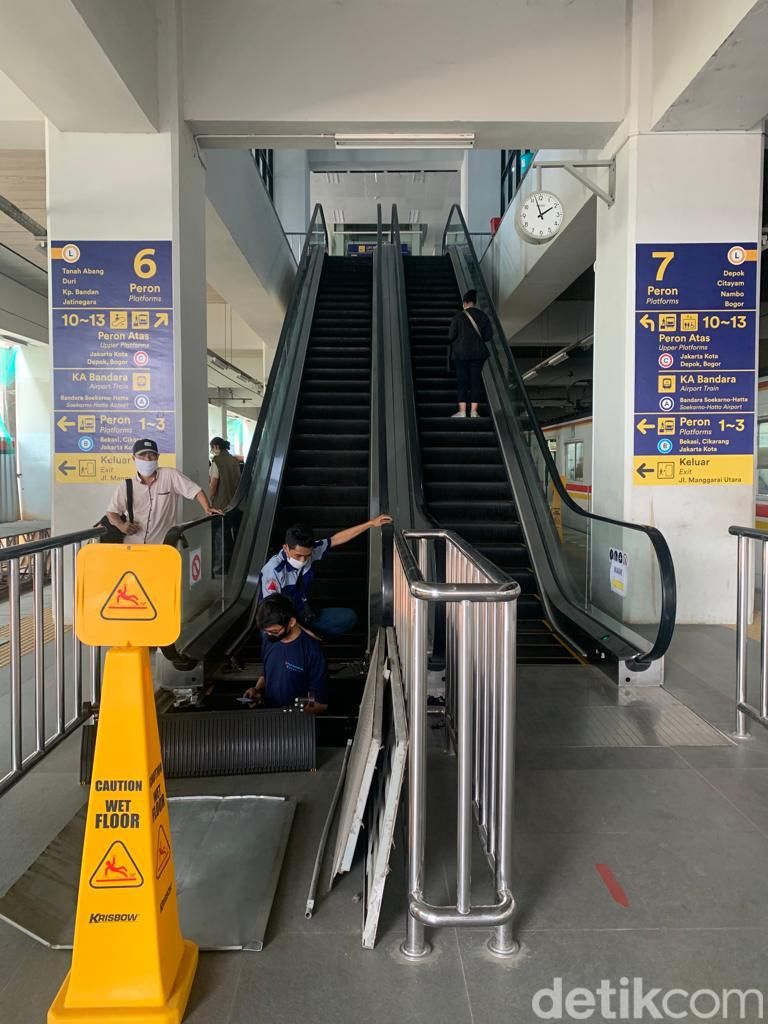 Eskalator di Stasiun Manggarai, Jakarta Selatan, 13 April 2022. (Mulia Budi/detikcom)