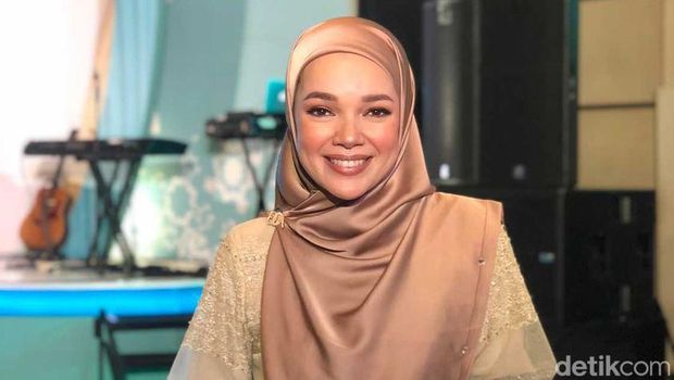 Foto Dewi Sandra.