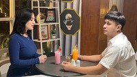 Di Instagramnya, Iqlima banyak mengunggah momen-momennya saat syuting FTV. Salah satunya ketika beradegan makan di restoran sambil menikmati jus buah. Foto: Instagram @iqklimakim_