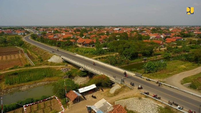 Jalan lingkar Brebes-Tegal diresmikan Presiden Joko Widodo Jalan lingkar Brebes-Tegal diresmikan Presiden Joko Widodo